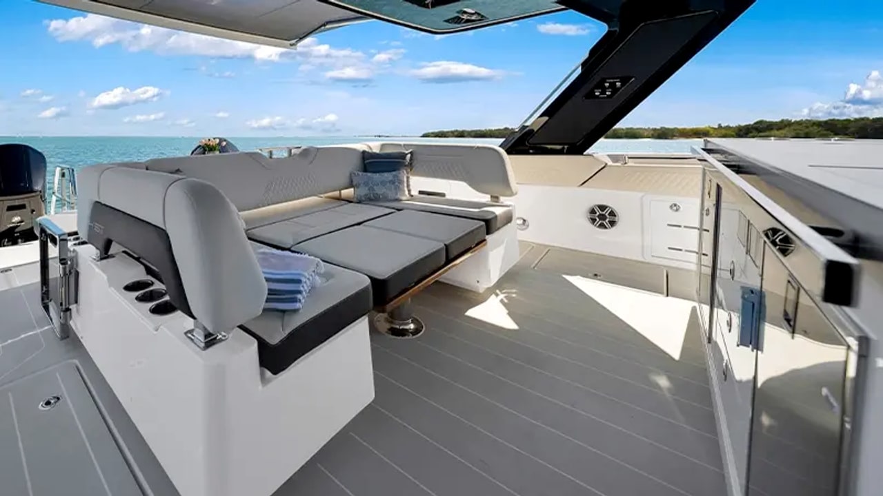 Pozzetto dell’Aquila 45 Sport con terrazza laterale