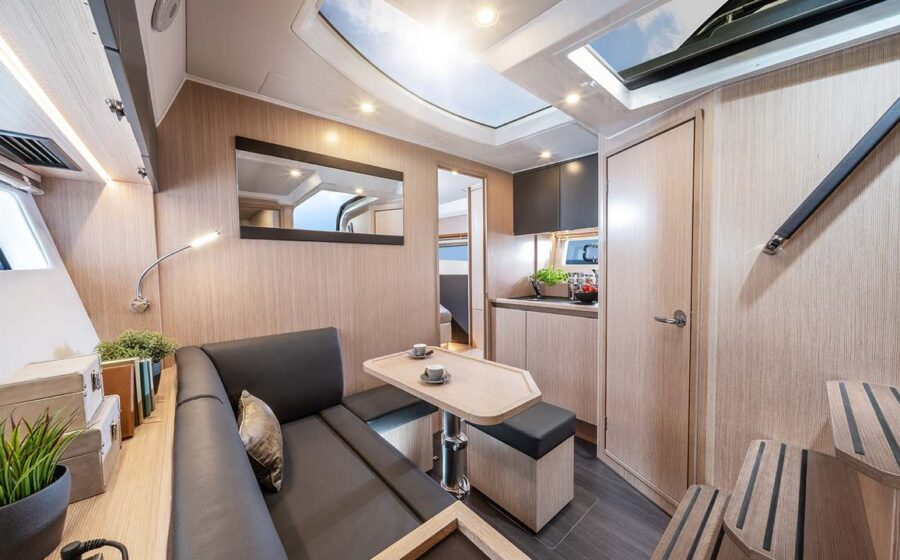 Salone del BAVARIA SR38