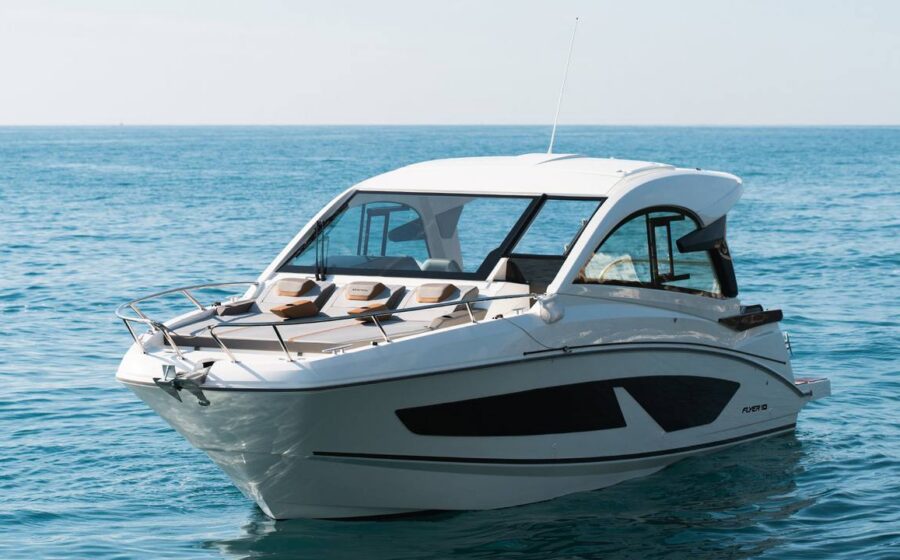 Beneteau Flyer 10 Sport Top visto di prua