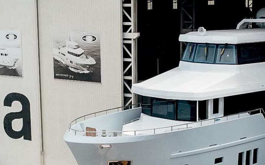 Modello del Bering 72 durante una presentazione