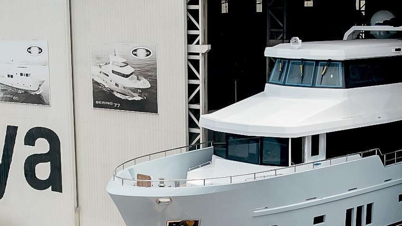 Modello del Bering 72 durante una presentazione