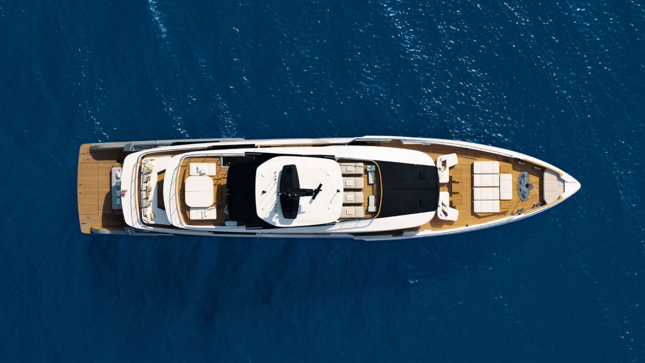Custom Line Navetta 38 visto dall'alto