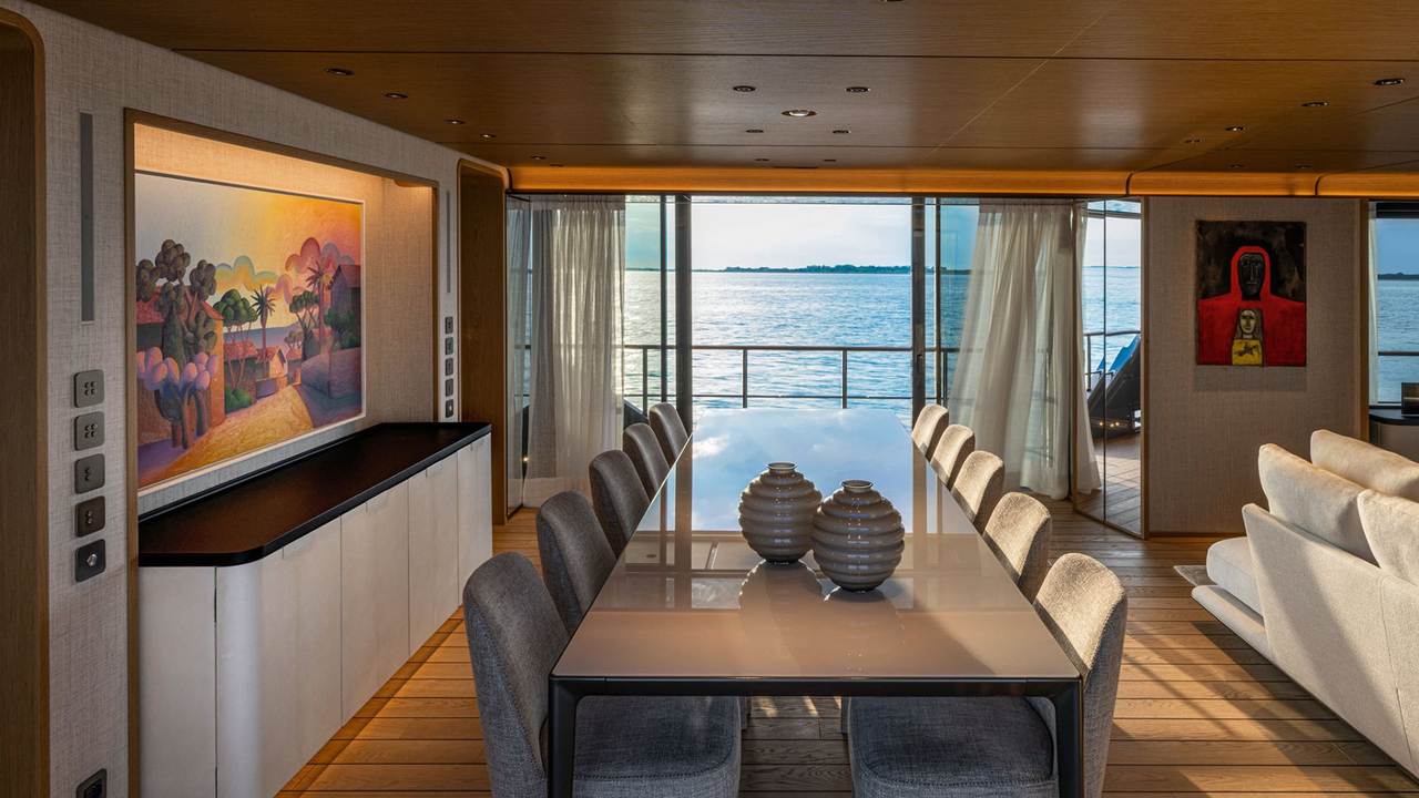 Sala da pranzo del Custom Line Navetta 38
