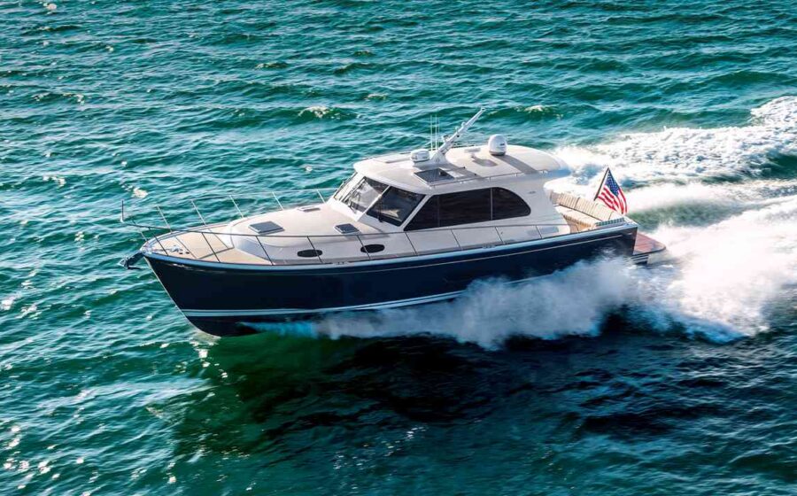 Eastbay 44 in navigazione visto dall’alto