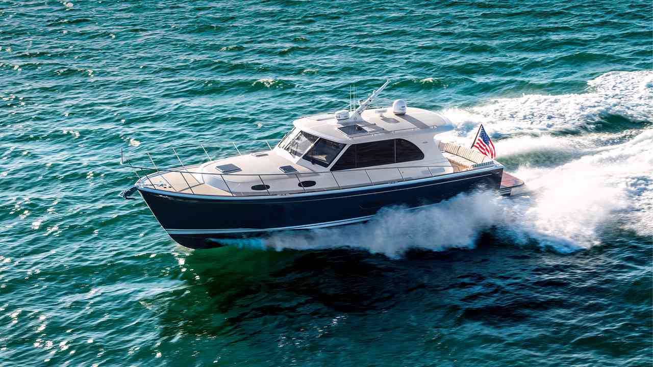 Eastbay 44 in navigazione visto dall’alto
