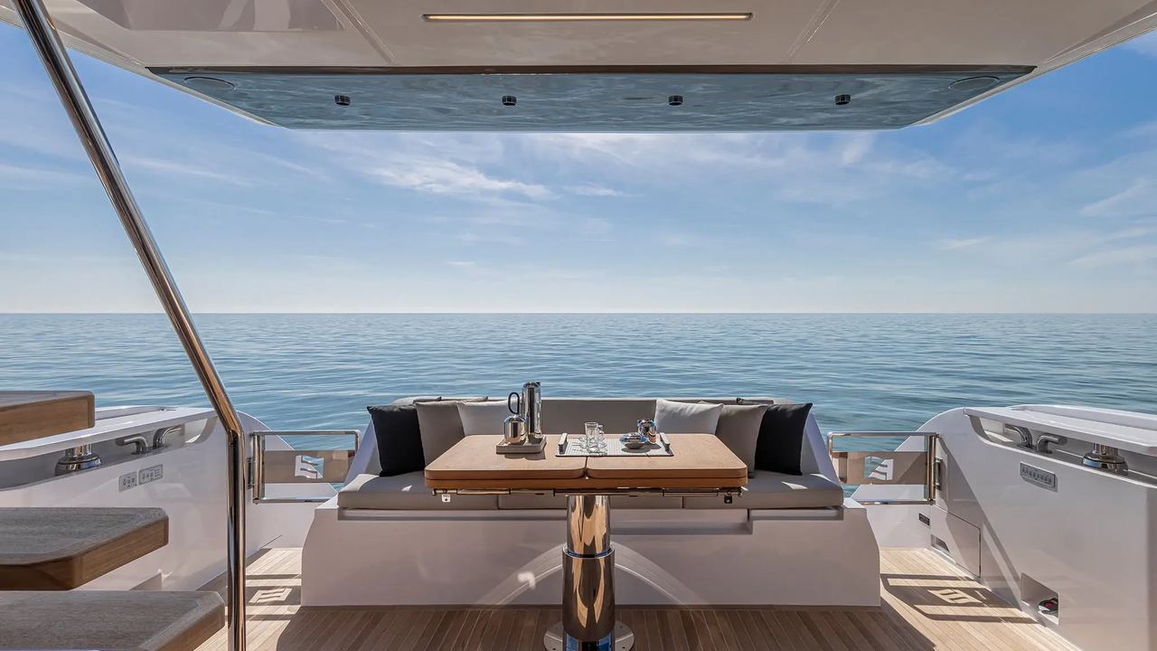 Flybridge del Ferretti Yachts 580