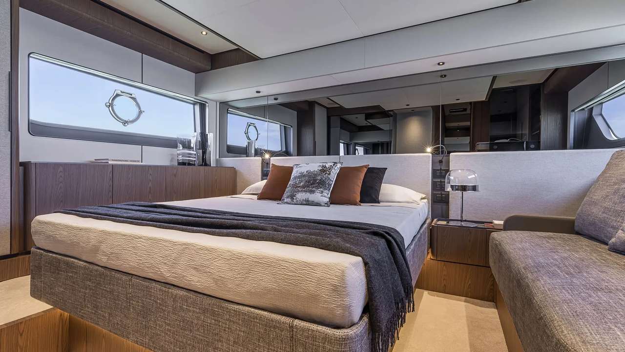 Cabina armatoriale del Ferretti Yachts 580