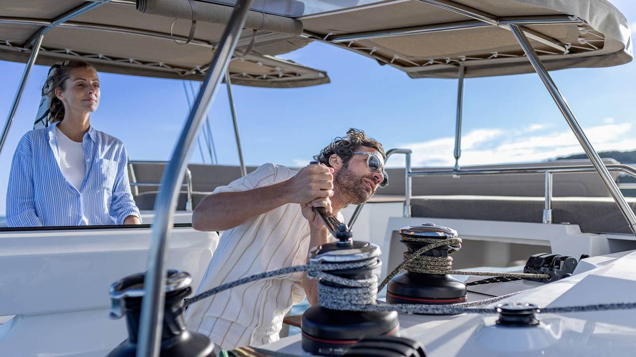 Postazione di manovra del Fountaine Pajot FP48