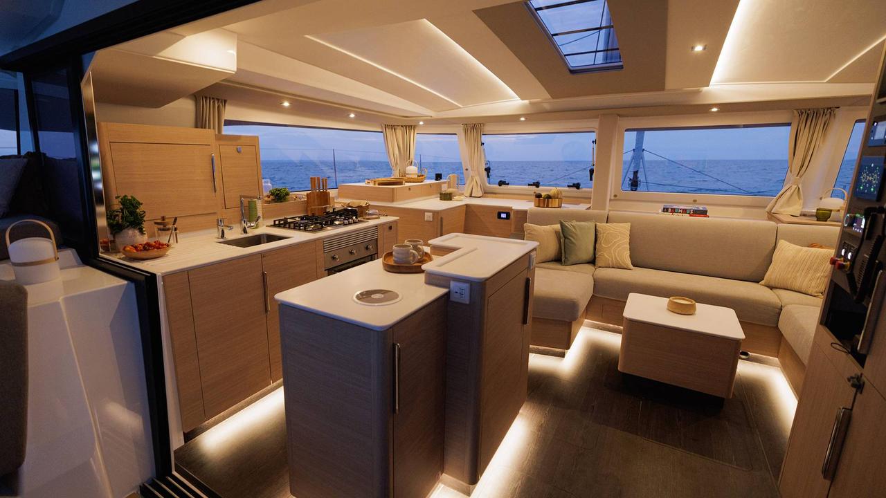 Illuminazione interna del Fountaine Pajot FP48