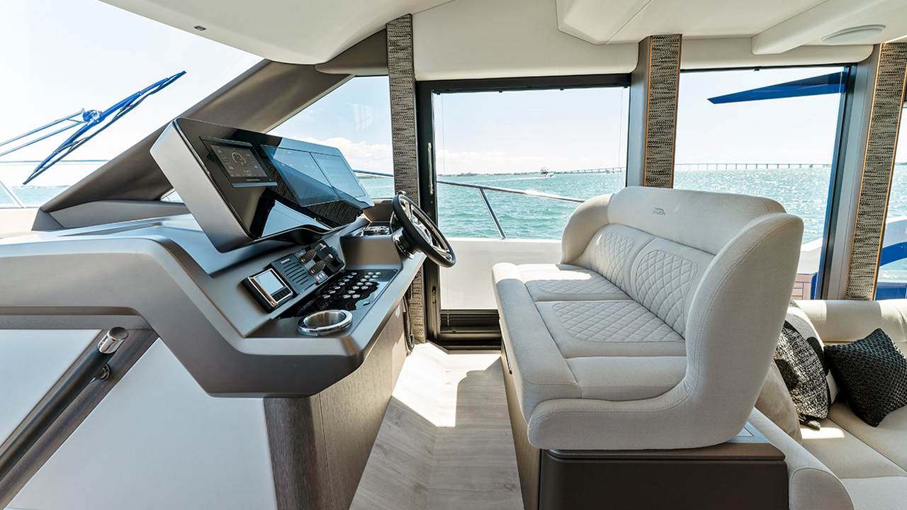 Intérieur du Galeon 440 Fly