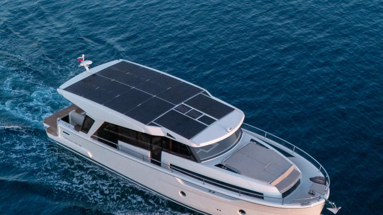 Greenline 42 vue d'en haut avec panneaux solaires