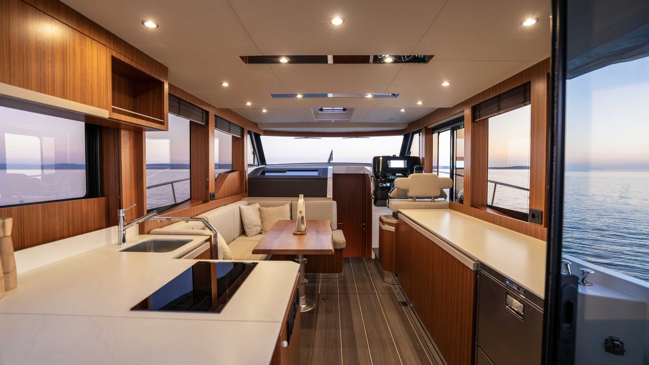 Greenline 42 showroom et cuisine