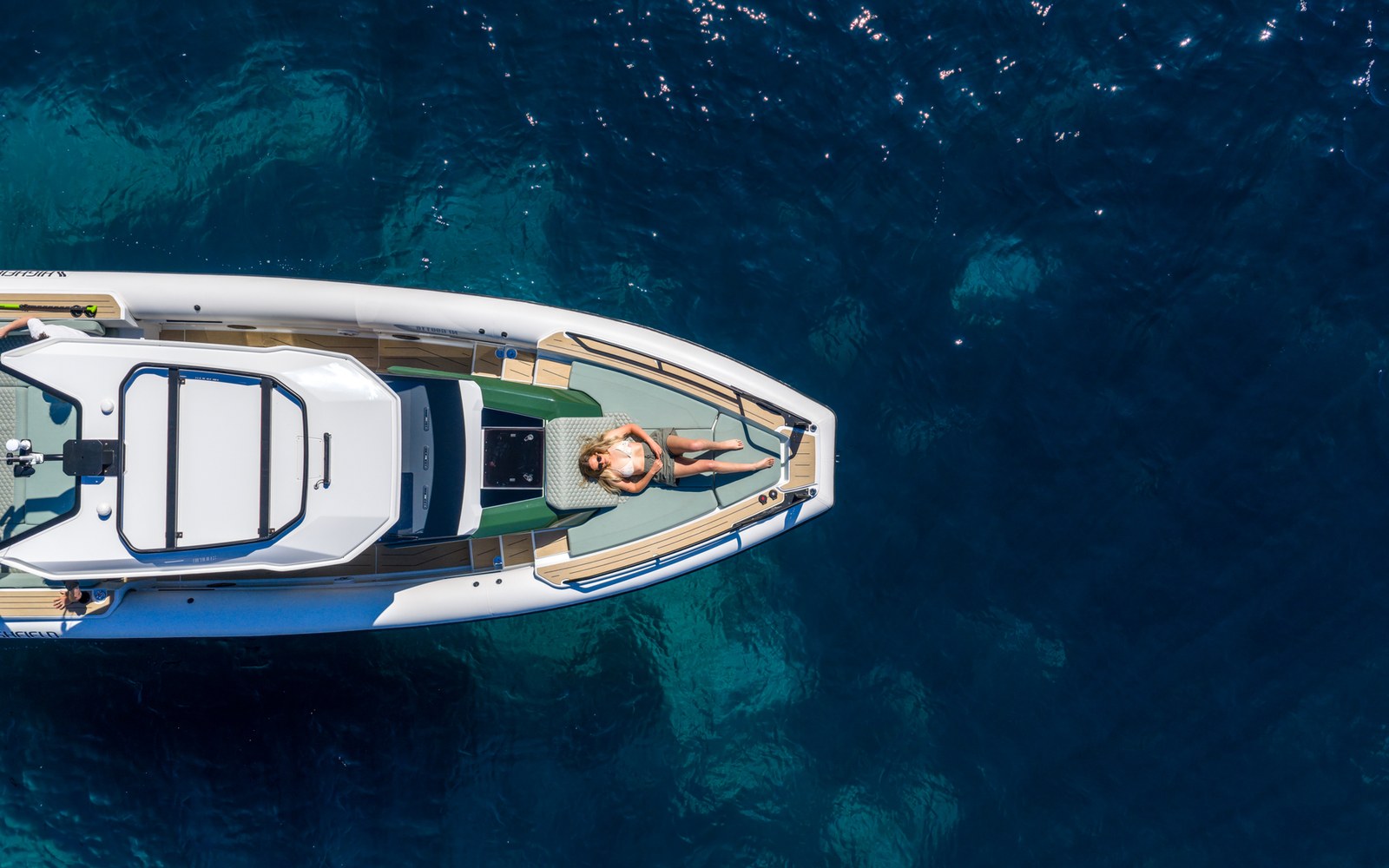 Highfield ADV 9: cabin crossover da 50 nodi e 250 miglia: vista dinamica