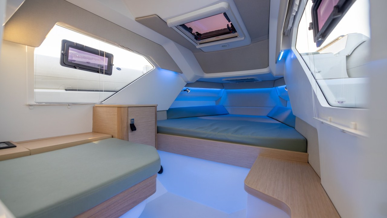 Highfield ADV 9: cabin crossover da 50 nodi e 250 miglia — fotografia 7