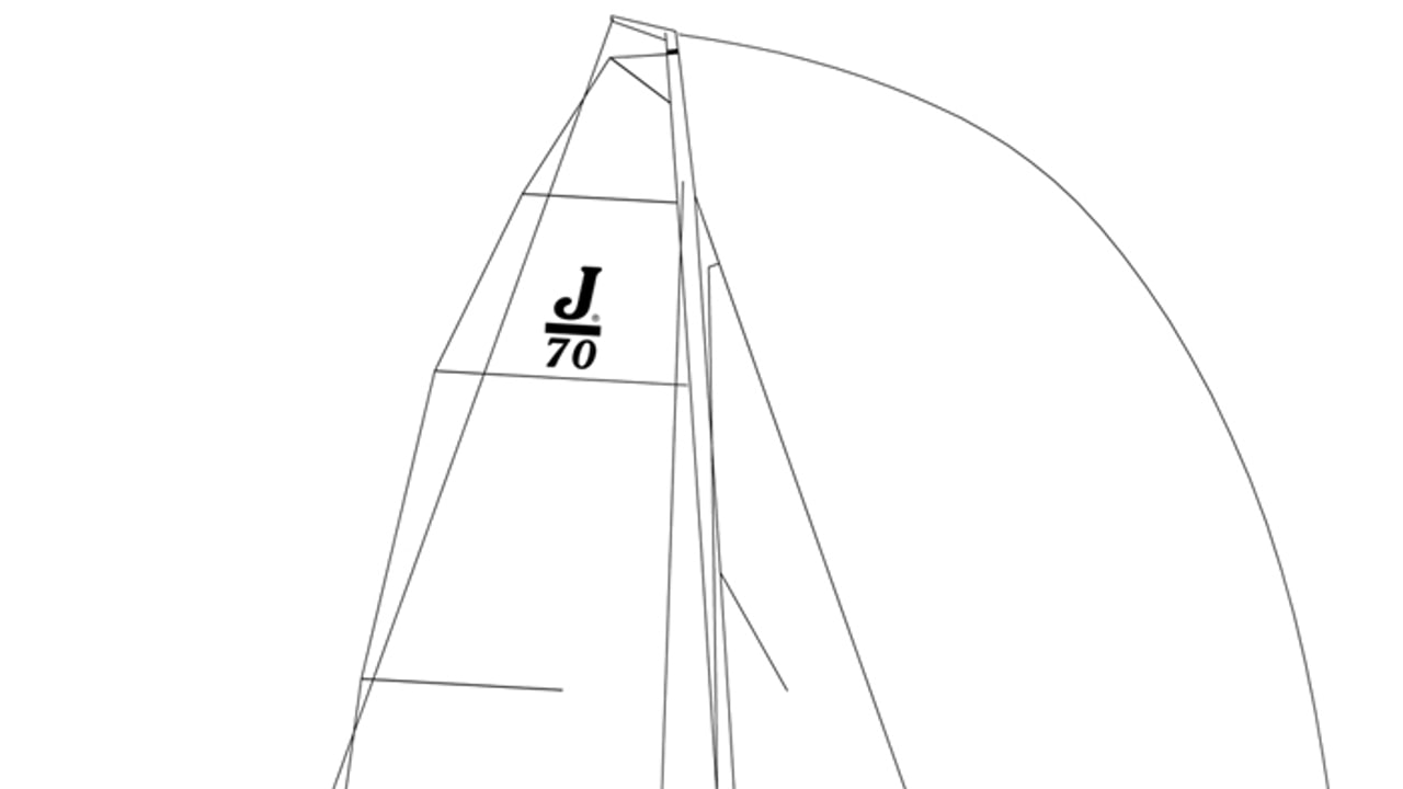 J/70 in navigazione con equipaggio al lavoro