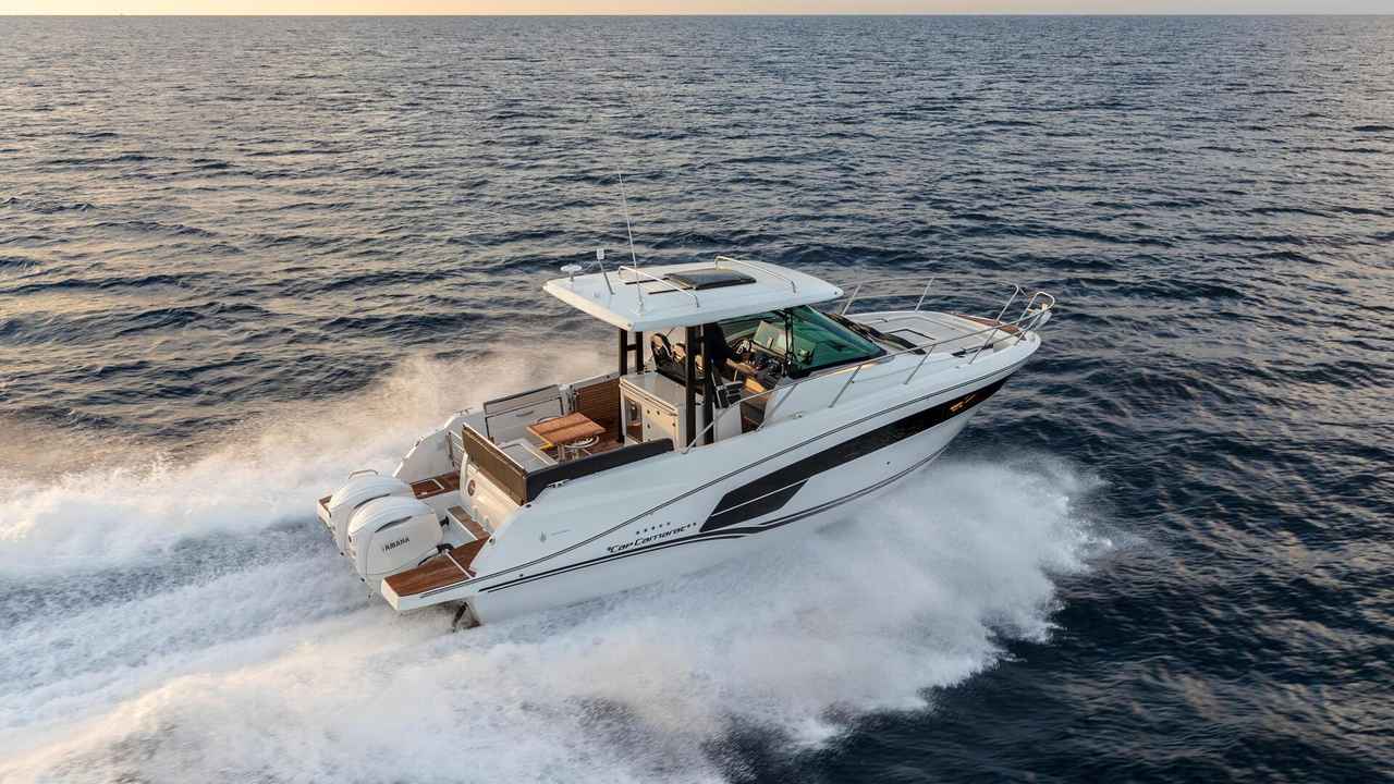 Cap Camarat 10.5 WA Series 2 in navigazione visto dall’alto
