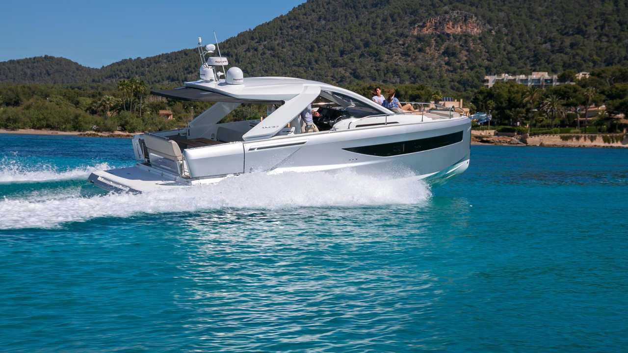 Jeanneau DB 37 IB in navigazione