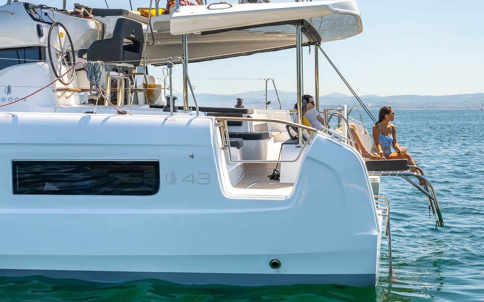 Lagoon 43: il catamarano da 13,85 metri con accessi poppieri ripensati — dettaglio 1