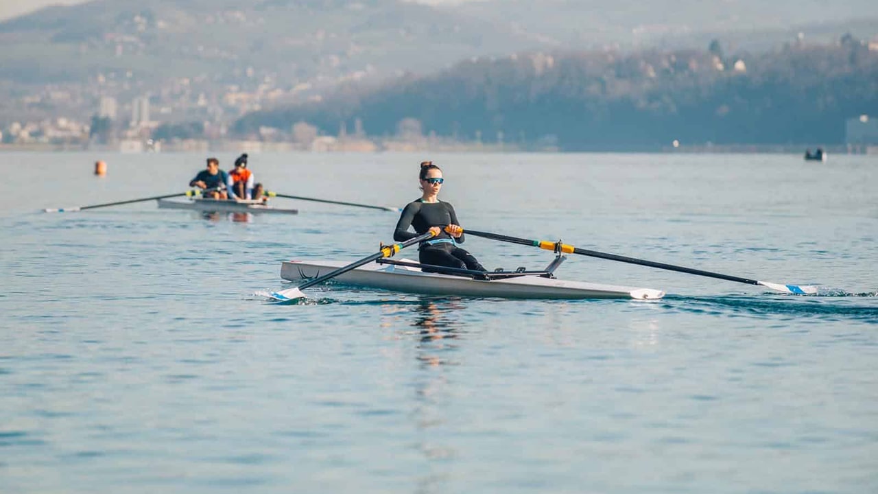 Liteboat LiteRIVER con altri vogatori sul lago
