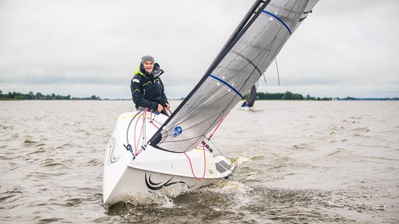 Equipaggio sul Liteboat XP20 a vela