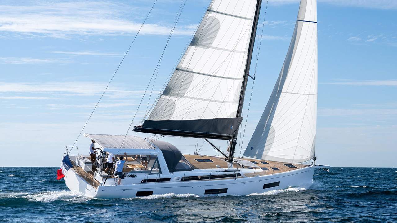Oceanis Yacht 60 visto da poppa in navigazione