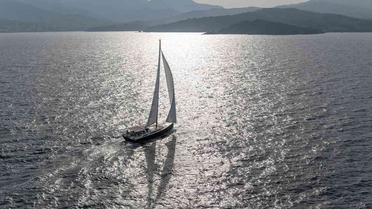 Oceanis Yacht 60 al tramonto