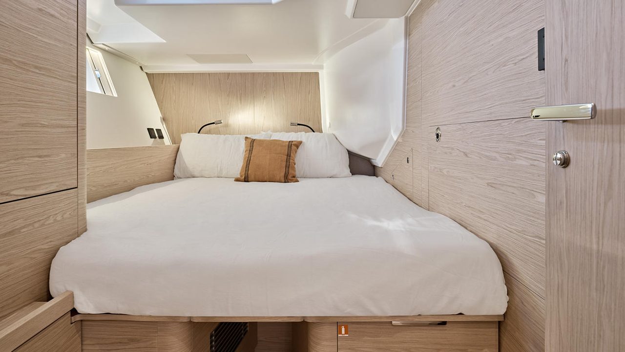 Cabina ospiti dell’Oceanis Yacht 60