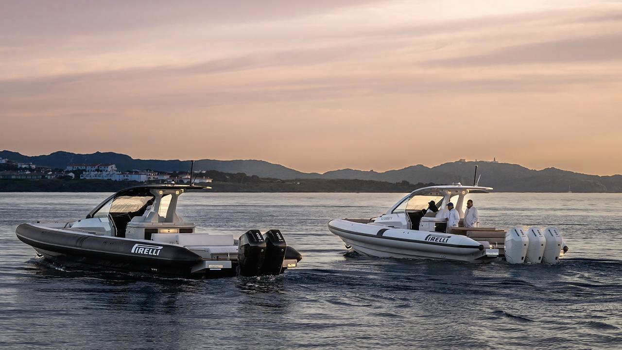 Duas configurações do PIRELI 42 ao pôr do sol