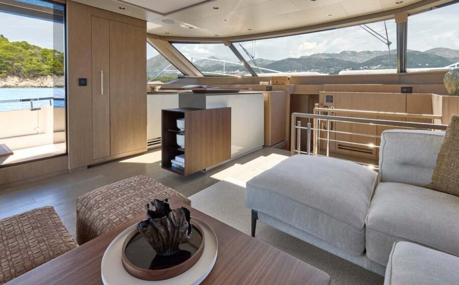 Salone del Prestige M7 ouvert sur la poupe