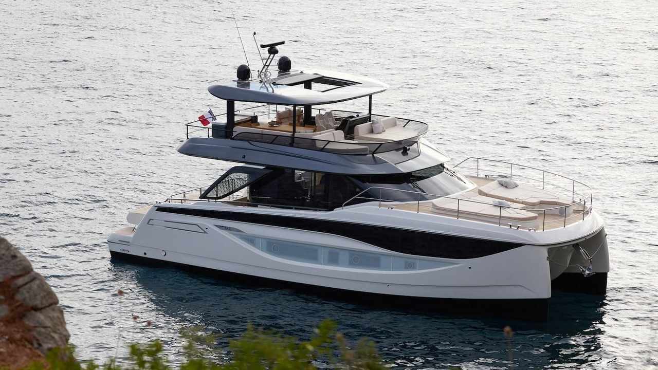 Prestige M7 ormeggiato