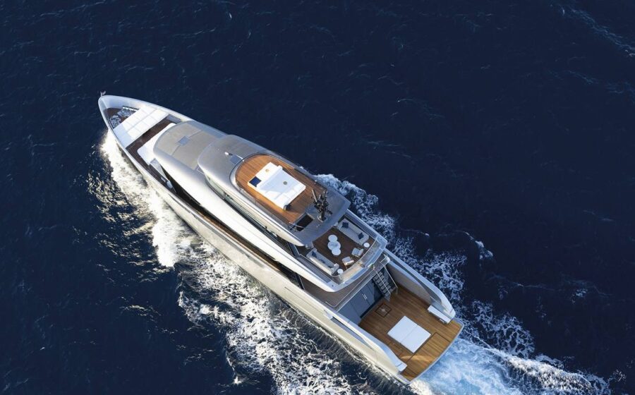 Sanlorenzo SX120 en navigation vue d'en haut