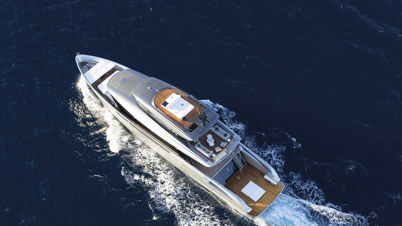 Sanlorenzo SX120 in navigazione visto dall’alto