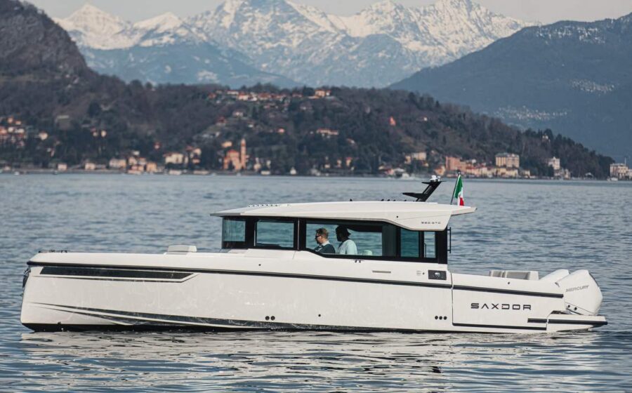 Saxdor 320 GTC in navigazione sul lago