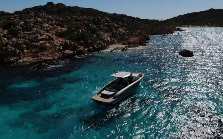 Solaris Power 40 Open all'ancora visto dall'alto