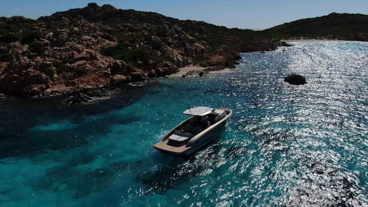 Solaris Power 40 Open all'ancora visto dall'alto