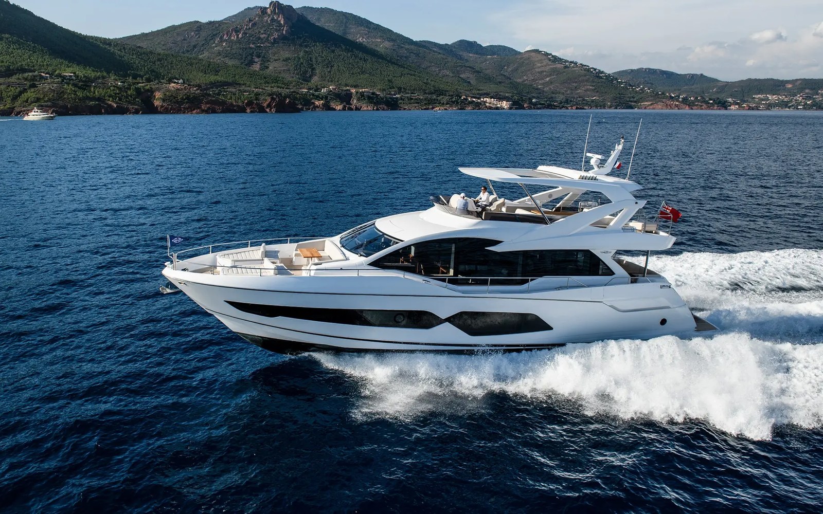Sunseeker 76 Yacht: flybridge da 32 nodi con beach club e quattro cabine — fotografia 7