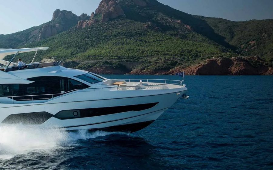 Sunseeker 76 Yacht: flybridge da 32 nodi con beach club e quattro cabine — dettaglio 1