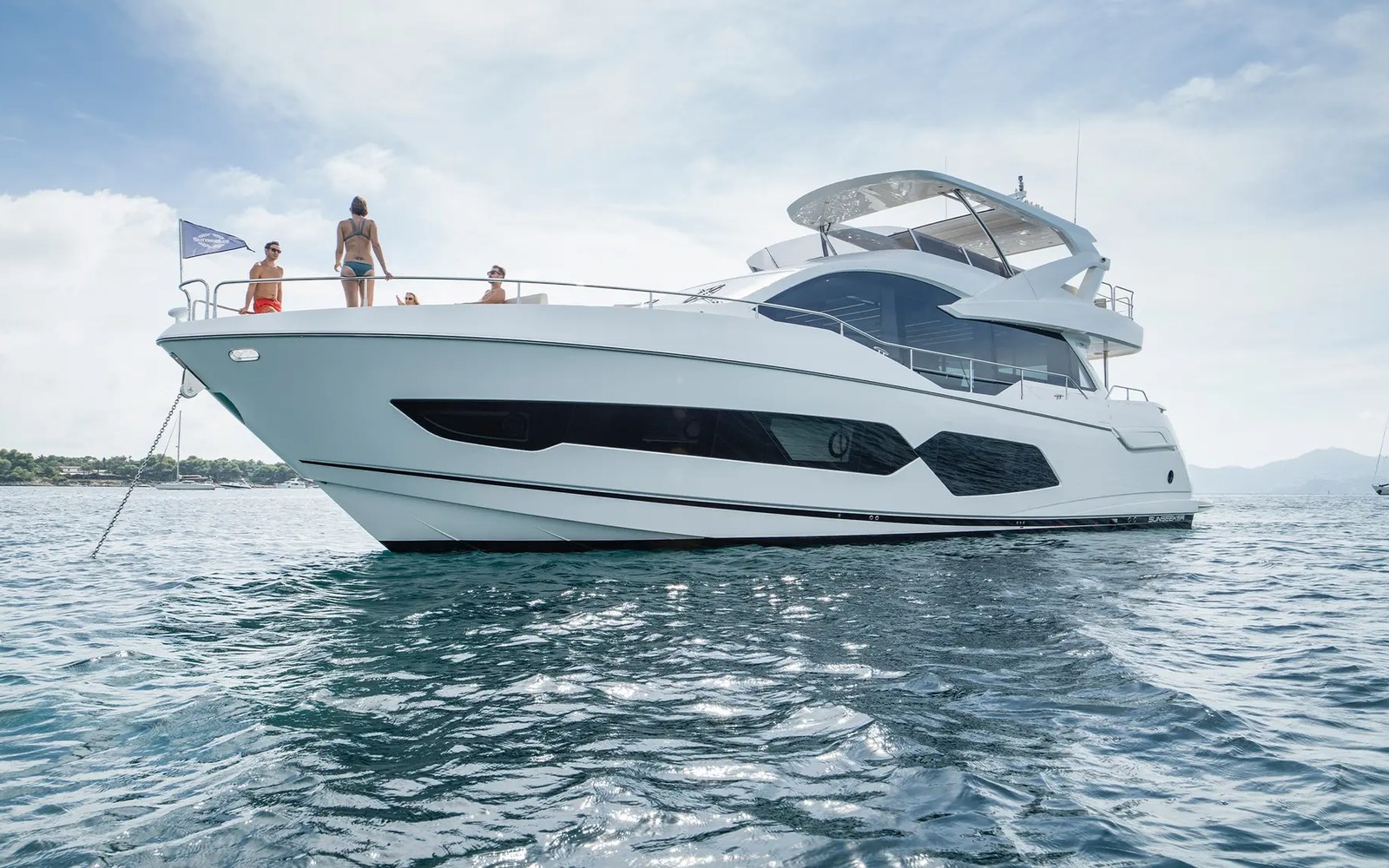 Sunseeker 76 Yacht: flybridge da 32 nodi con beach club e quattro cabine — fotografia 10