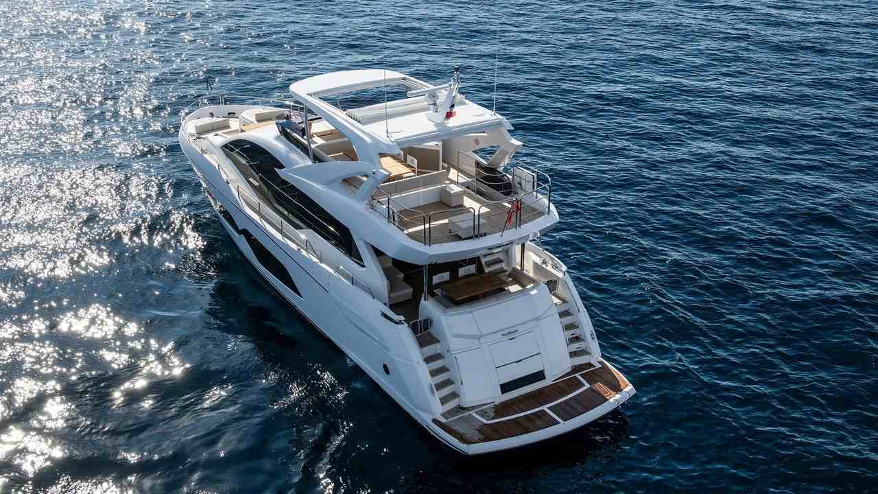 Sunseeker 76 Yacht: 32 noeuds flybridge avec club de plage et quatre cabines — photo 6