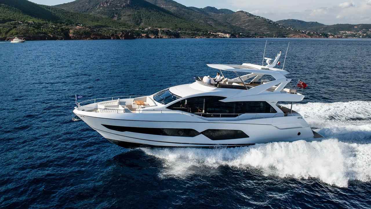 Sunseeker 76 Yacht: 32 noeuds flybridge avec club de plage et quatre cabines — photo 7