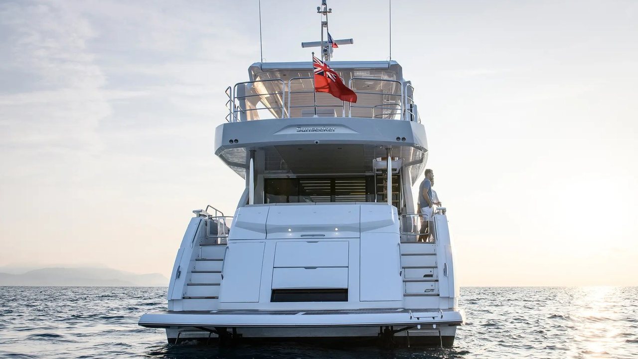 Sunseeker 76 Yacht: 32 noeuds flybridge avec club de plage et quatre cabines — photo 8