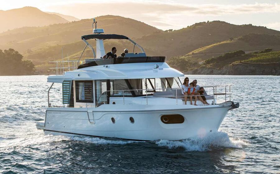 Swift Trawler 41 Fly in navigazione al traverso