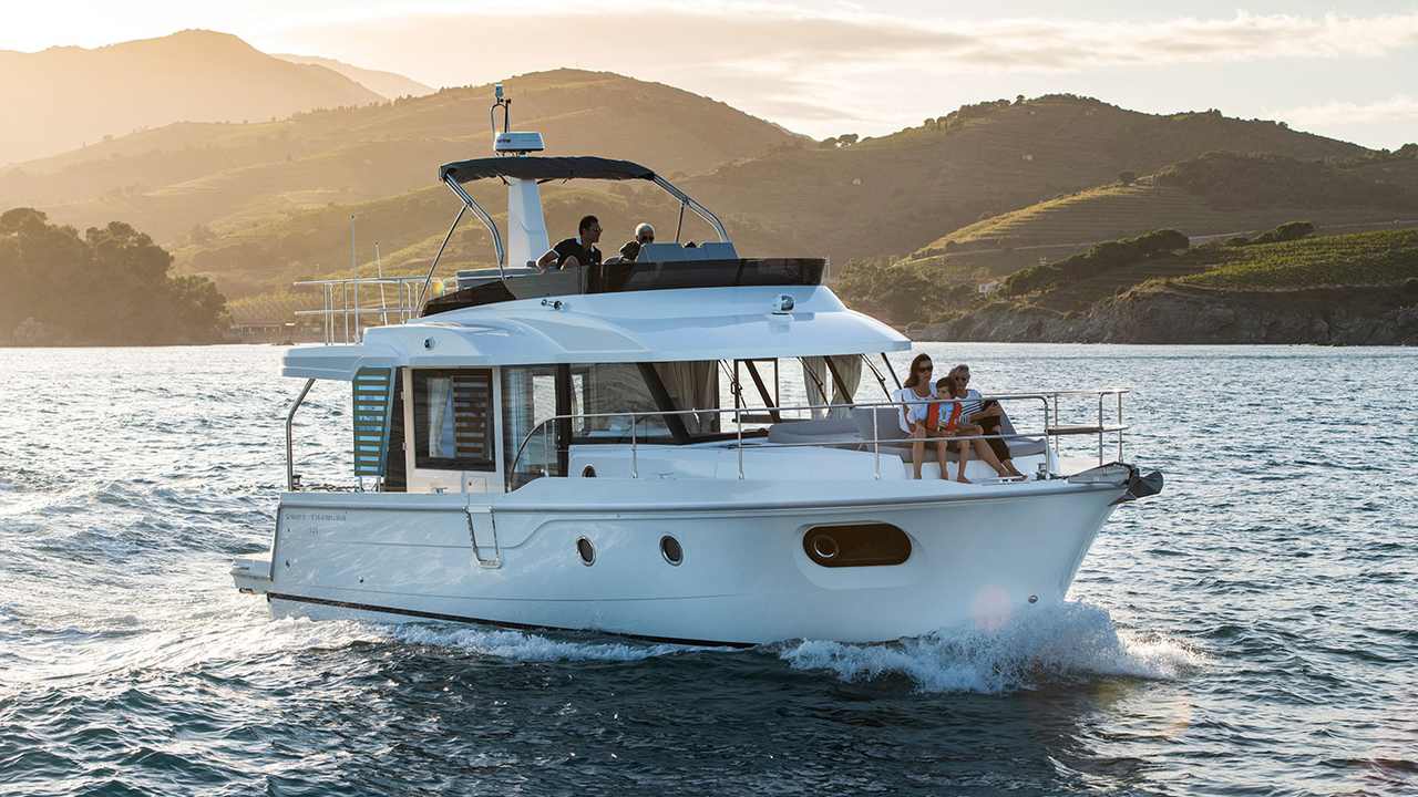 Swift Trawler 41 Fly in navigazione al traverso