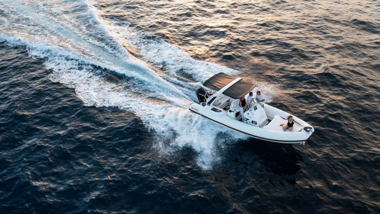 Zodiac Medline 7.5 GT in navigazione visto dall’alto