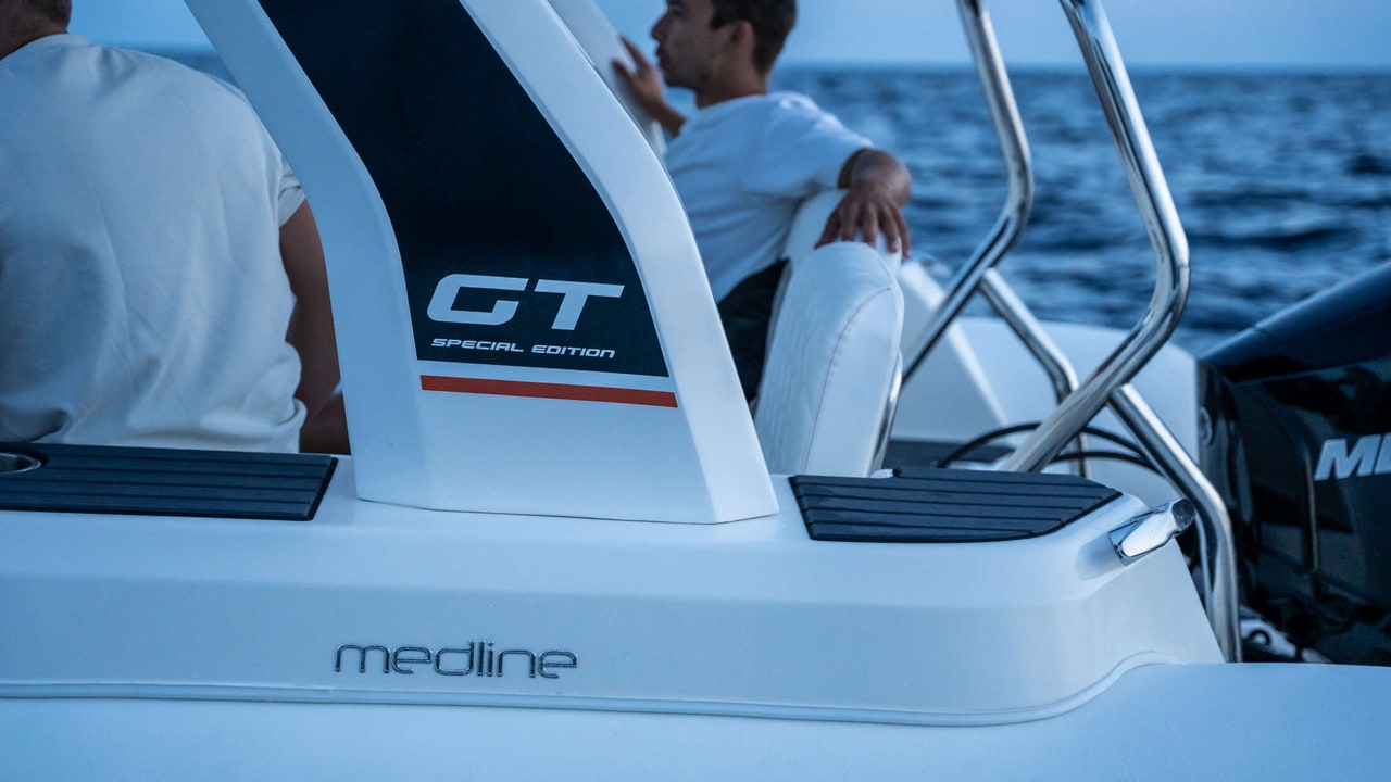 Fiancata poppiera del Medline 7.5 GT