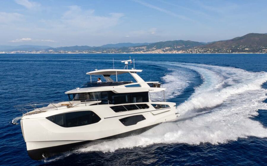 Absolute Navetta 66 in navigazione vista di prua