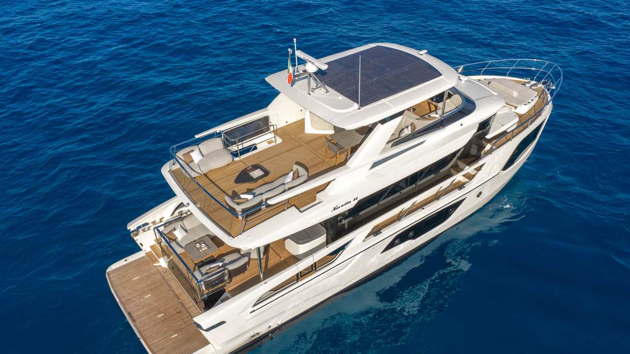 Vue en haut absolue Navetta 66 avec pont volant
