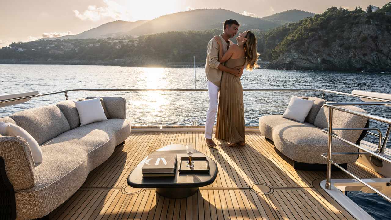 Absolute Navetta 66 salon extérieur