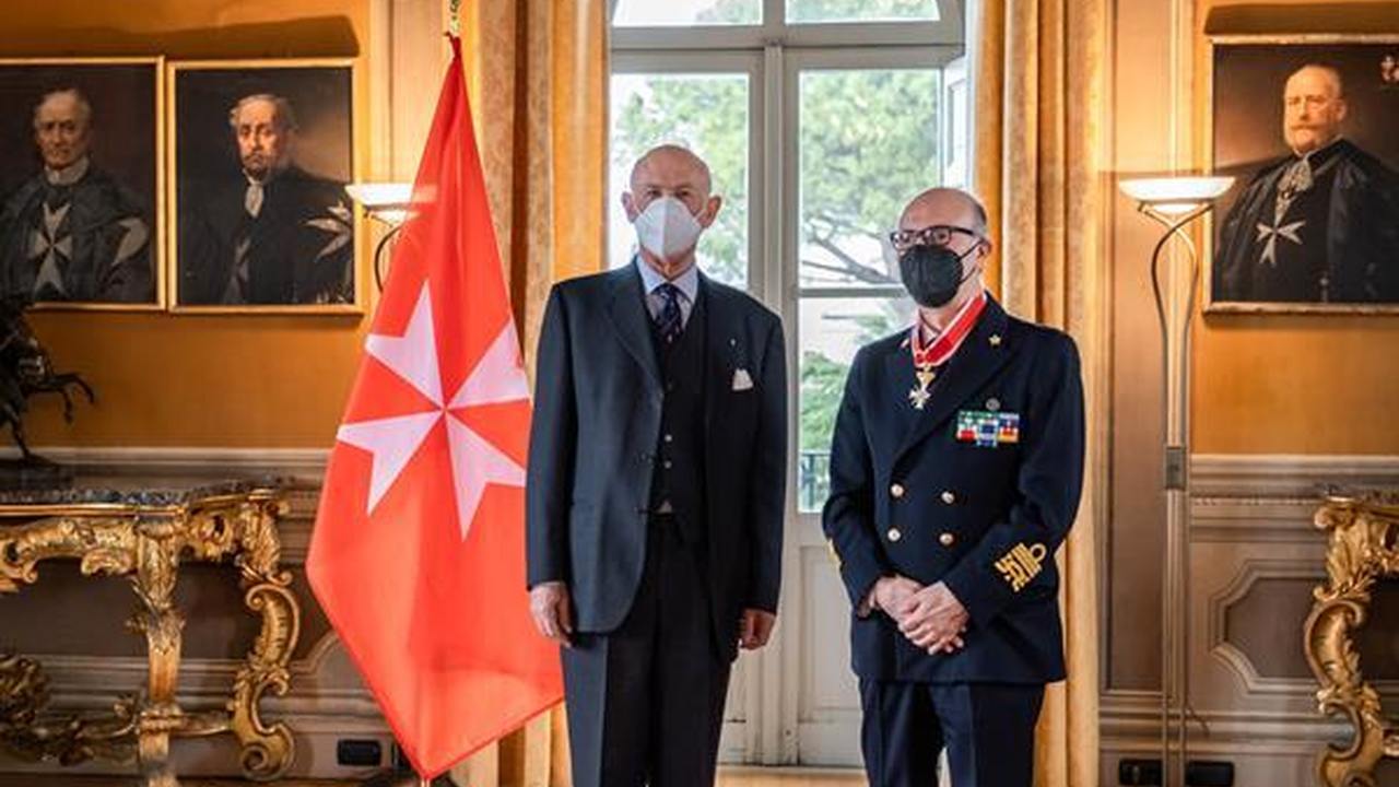 Ufficiali durante un incontro ufficiale
