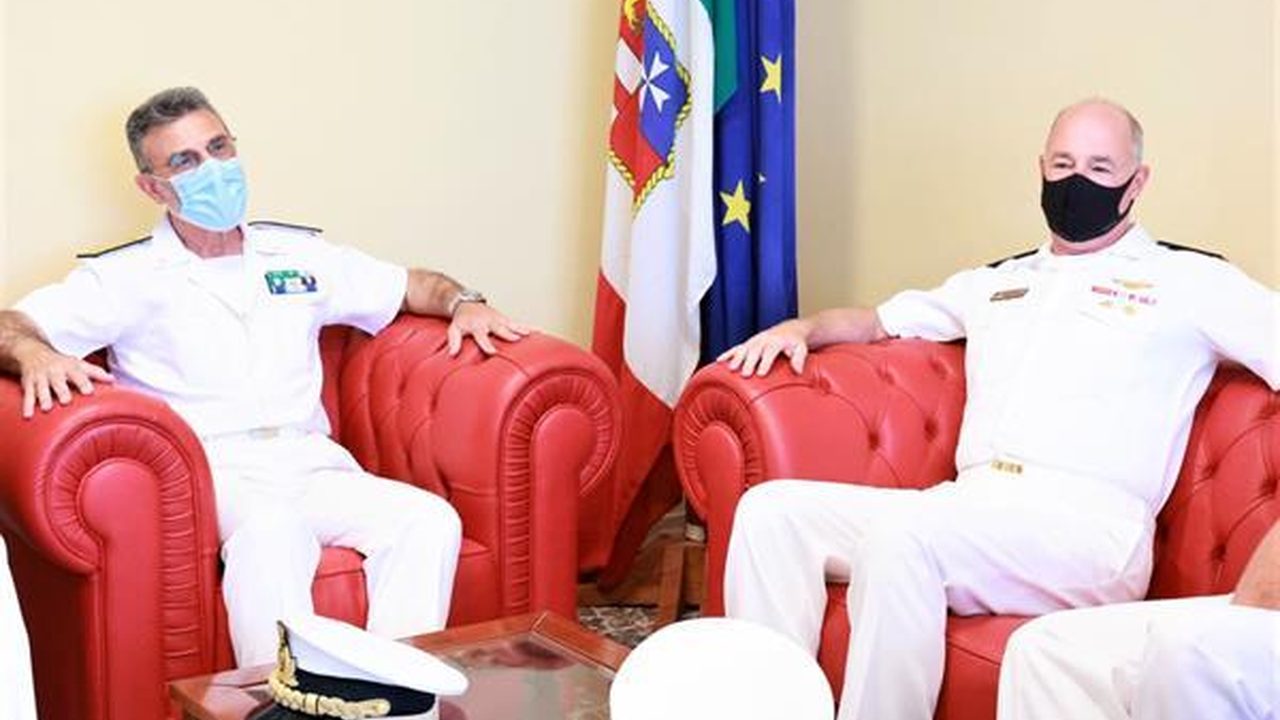 Incontro operativo tra ufficiali della Guardia Costiera